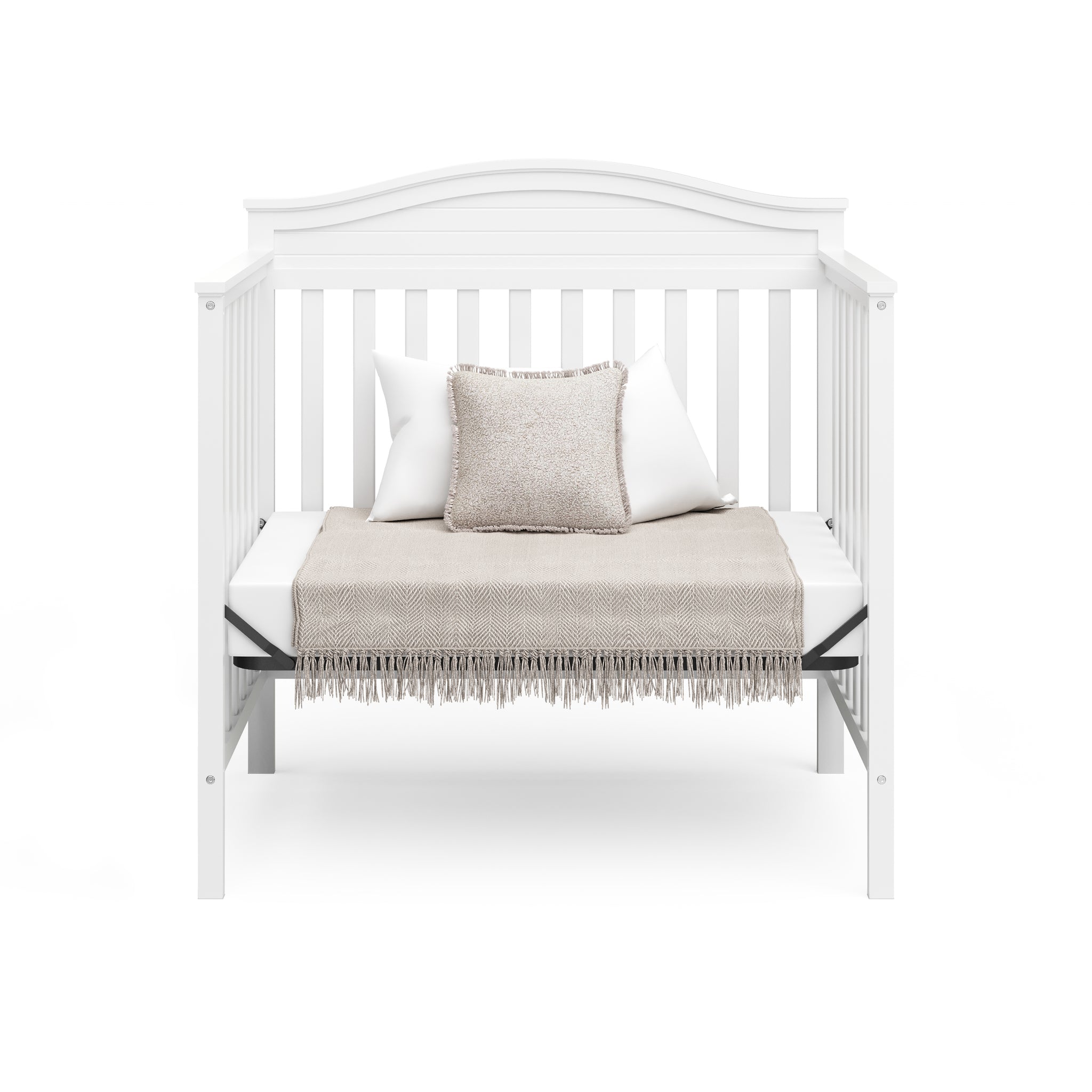 White crib in daybed conversion