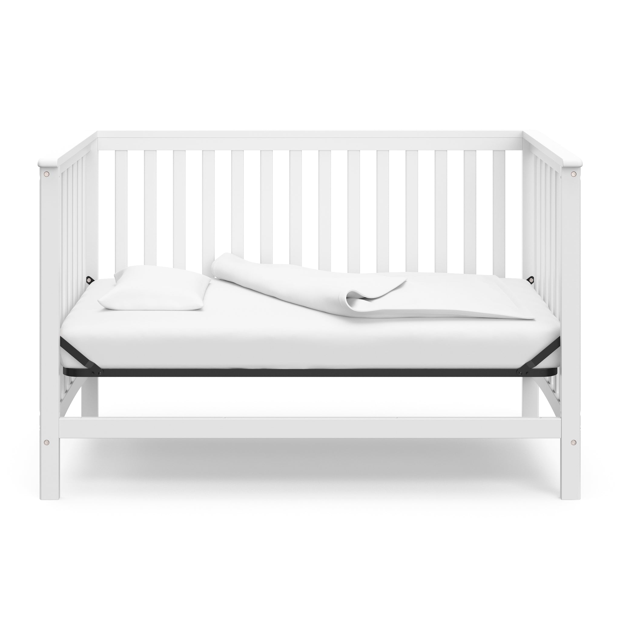 White crib in daybed conversion