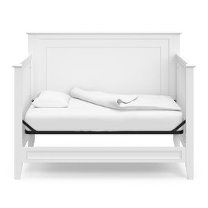 White crib in daybed conversion 