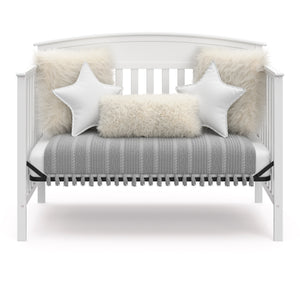 White crib in daybed conversion