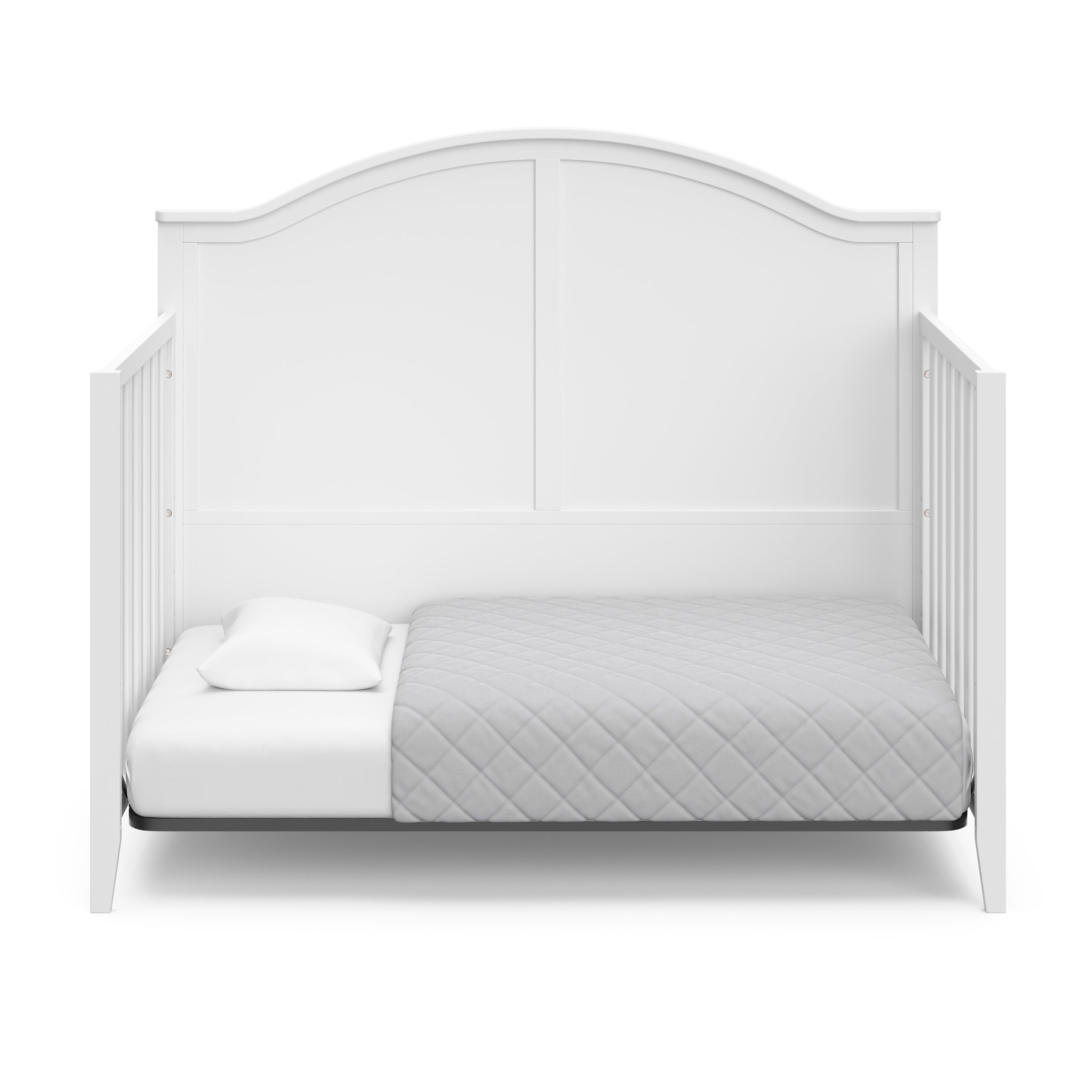 White crib in toddler bed conversion