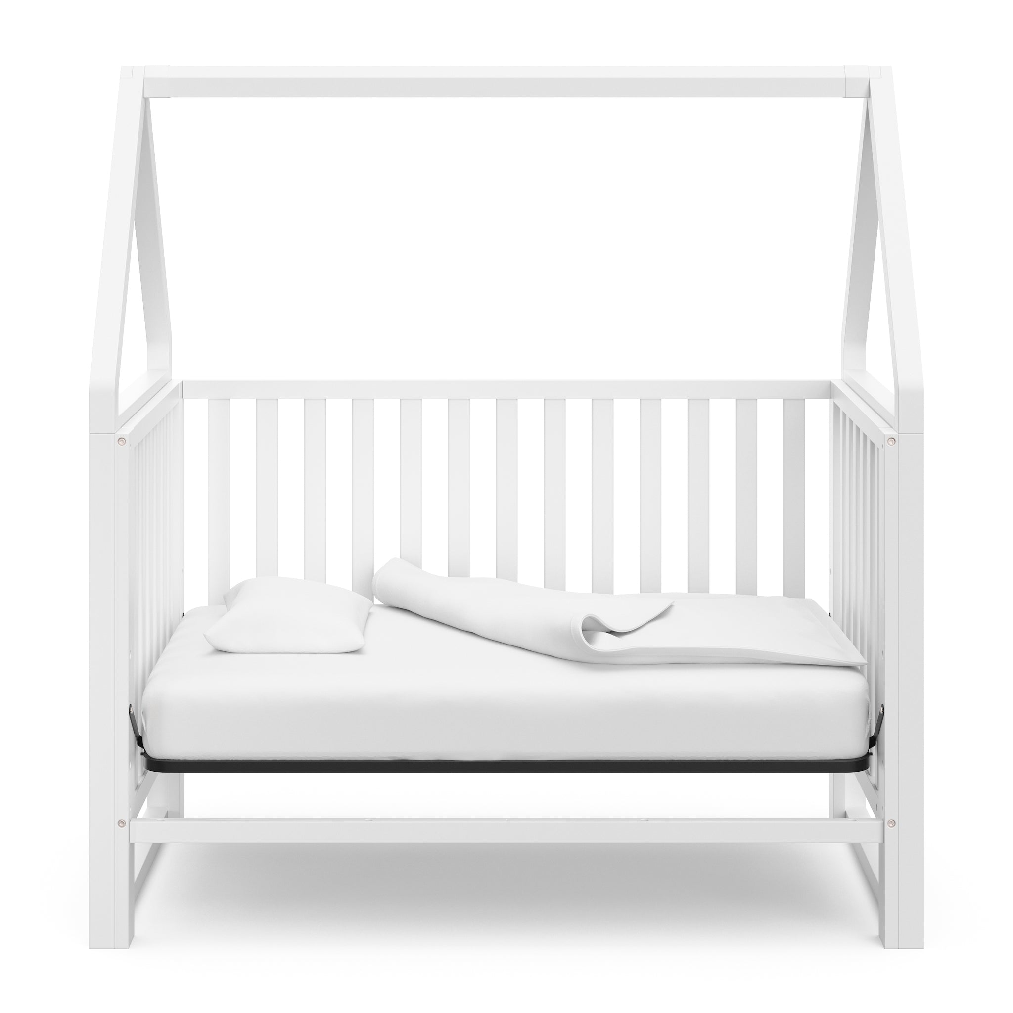 White crib in daybed conversion 