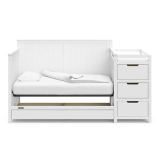 White crib and changer with drawer in daybed conversion 