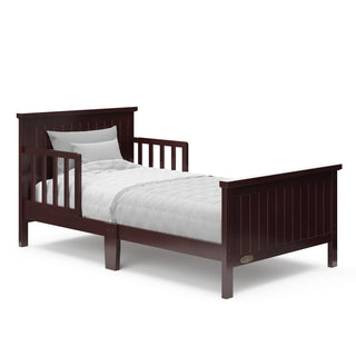  espresso toddler bed with guardrails angled with bedding